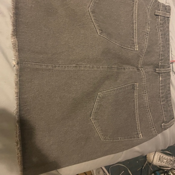 Super cute size M skirt! 1/2 leopard 1/2 gray! - Picture 3 of 5